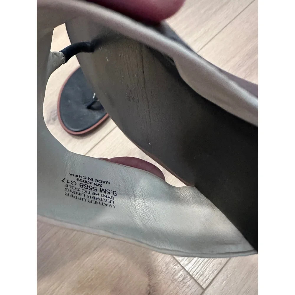 Tory Burch Miller Black Leather Thong Sandals White Contrast Stitching Logo 9.5